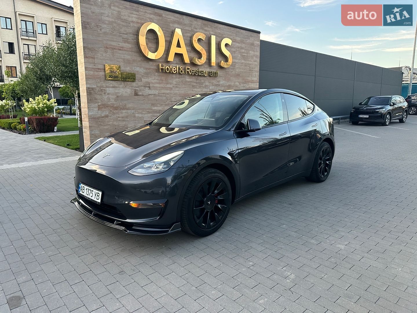 Tesla Model Y 2024 VIN 7SAYGDEE6RA251193 фото оголошення 8 з 54