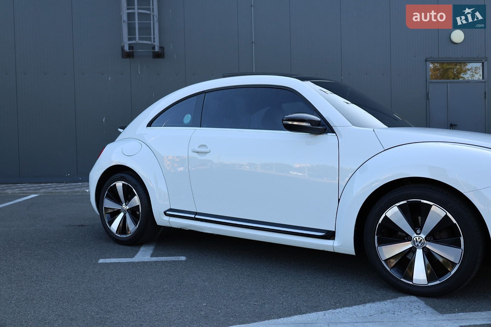 Volkswagen Beetle 2015 VIN WVWZZZ16ZFM640470 фото оголошення 25 з 77