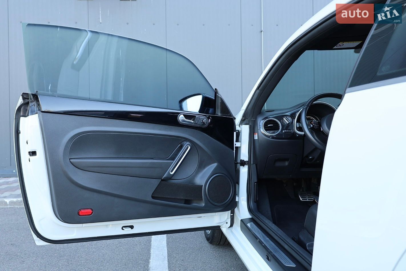 Volkswagen Beetle 2015 VIN WVWZZZ16ZFM640470 фото оголошення 49 з 77