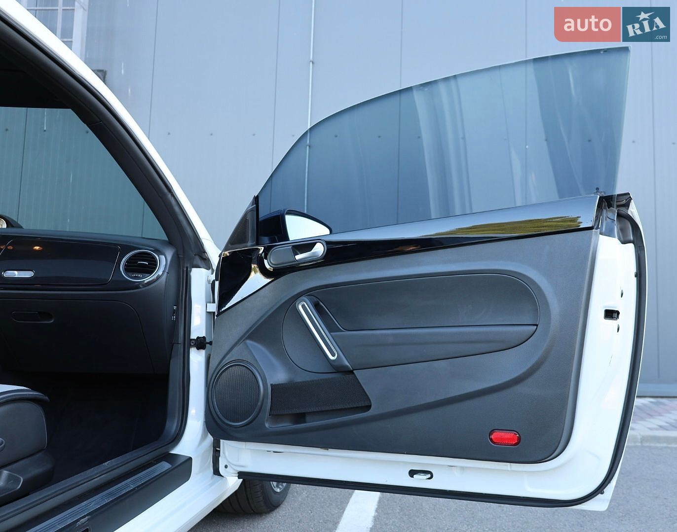 Volkswagen Beetle 2015 VIN WVWZZZ16ZFM640470 фото оголошення 51 з 77