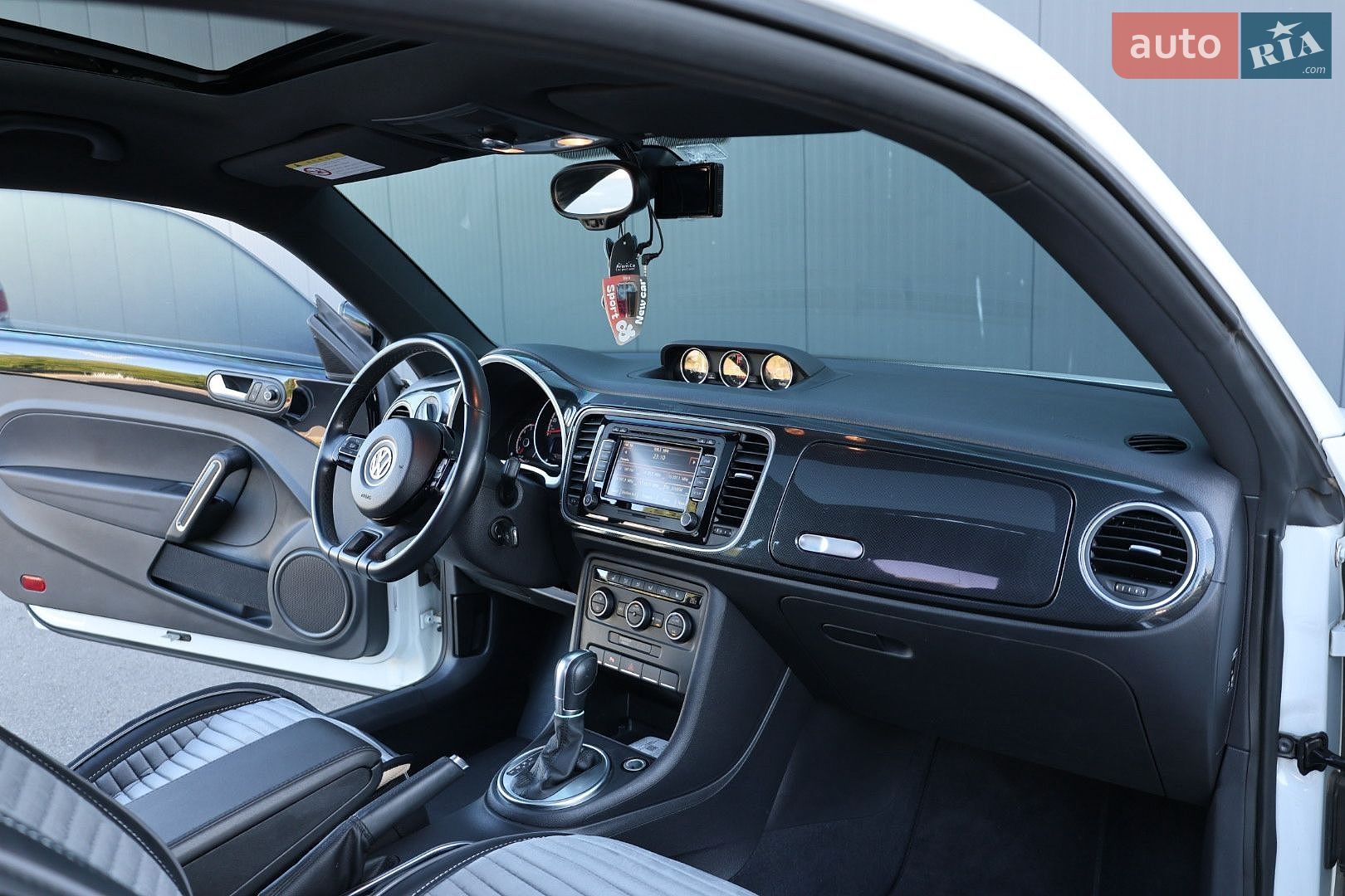 Volkswagen Beetle 2015 VIN WVWZZZ16ZFM640470 фото оголошення 52 з 77