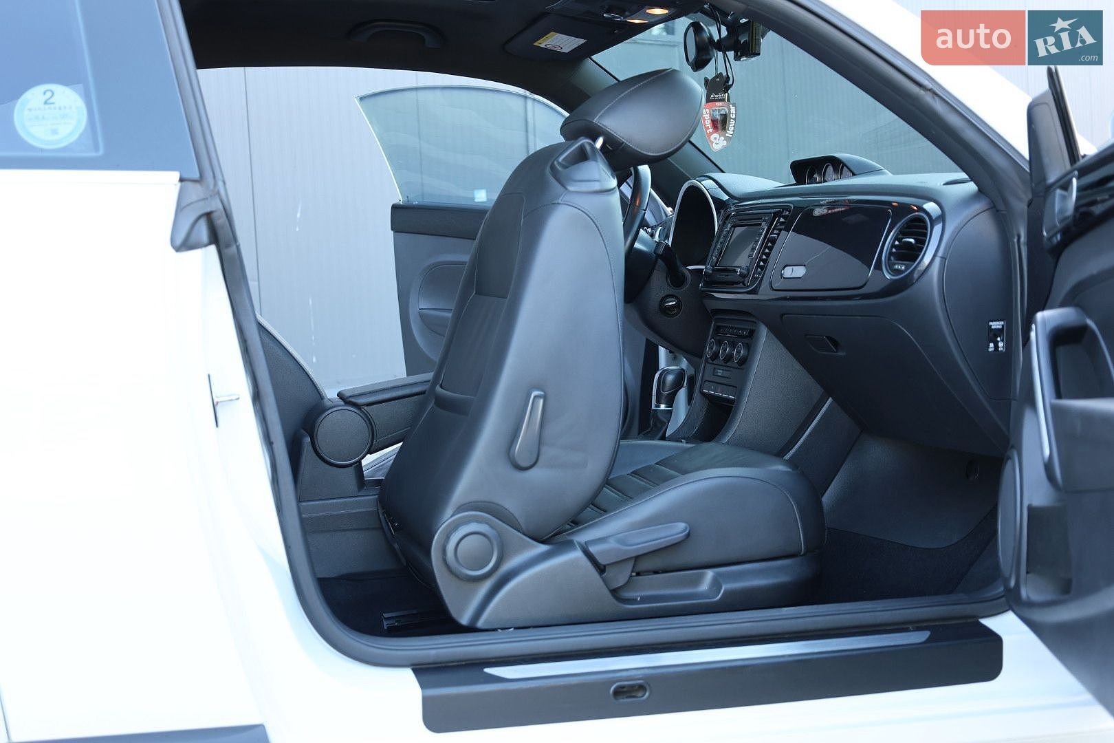 Volkswagen Beetle 2015 VIN WVWZZZ16ZFM640470 фото оголошення 65 з 77