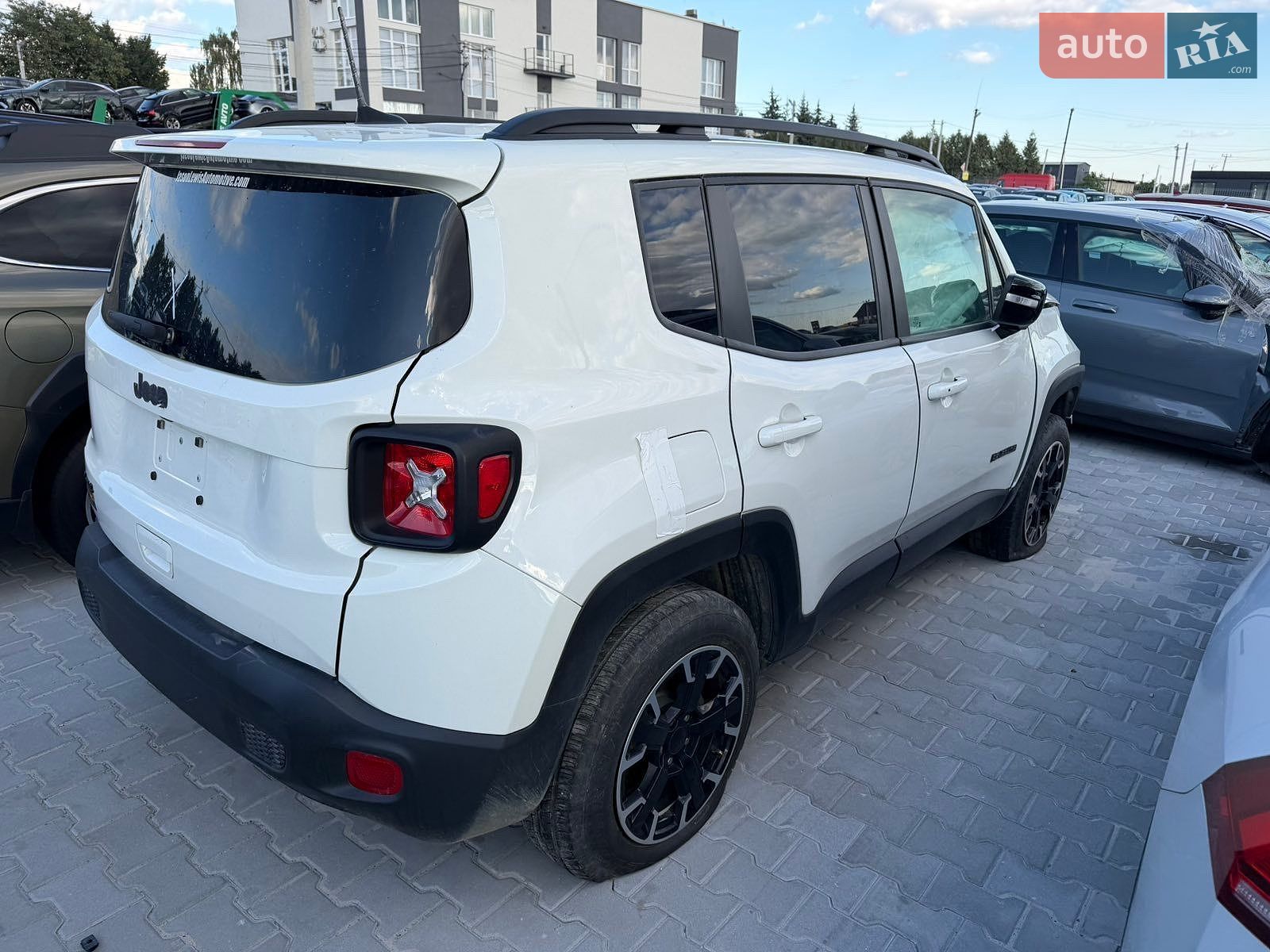 Jeep Renegade 2023 VIN ZACNJDB11PPP41520 фото оголошення 13 з 19