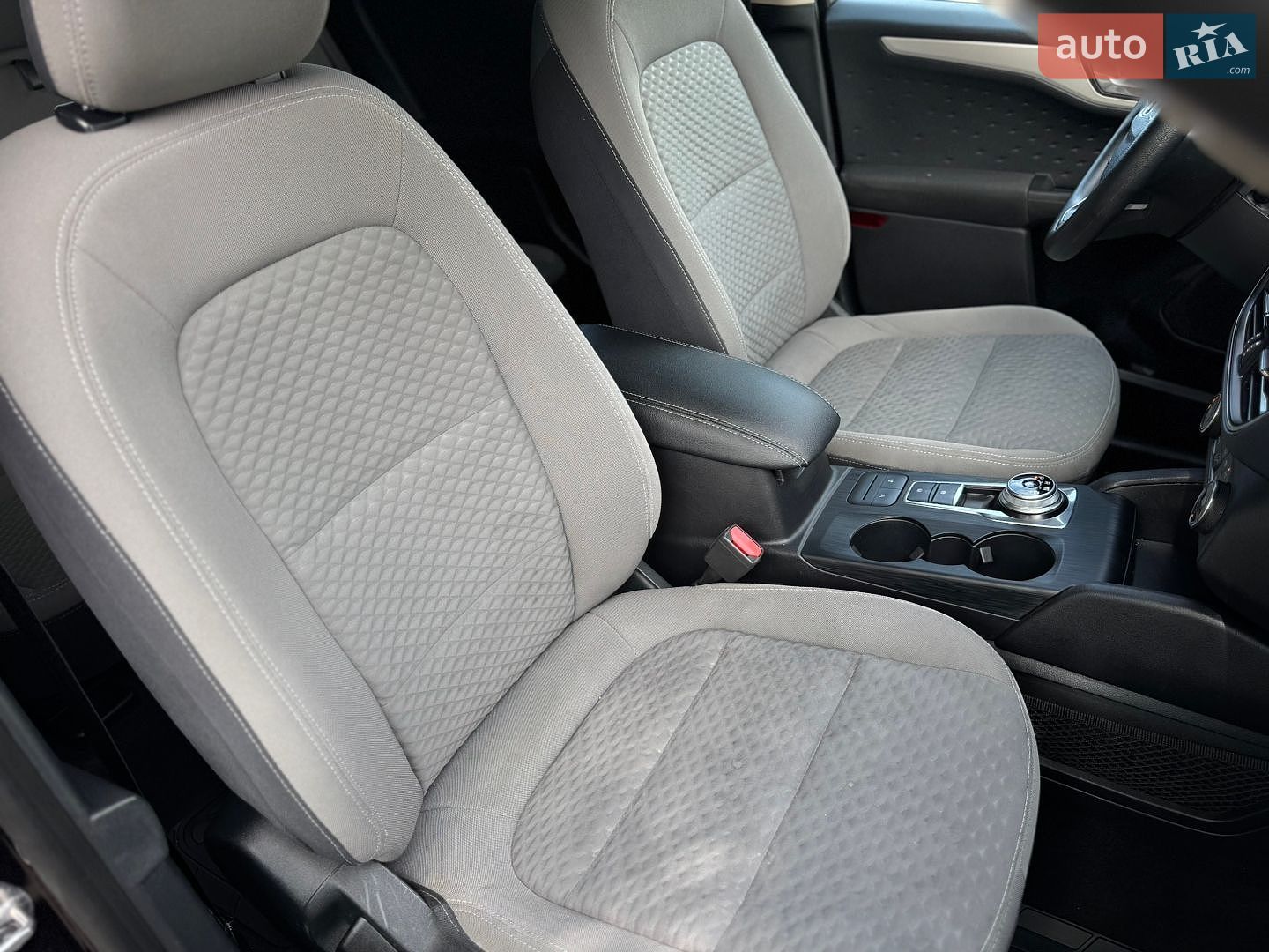 Ford Escape 2019 VIN 1FMCU0G62LUA12560 фото оголошення 13 з 51