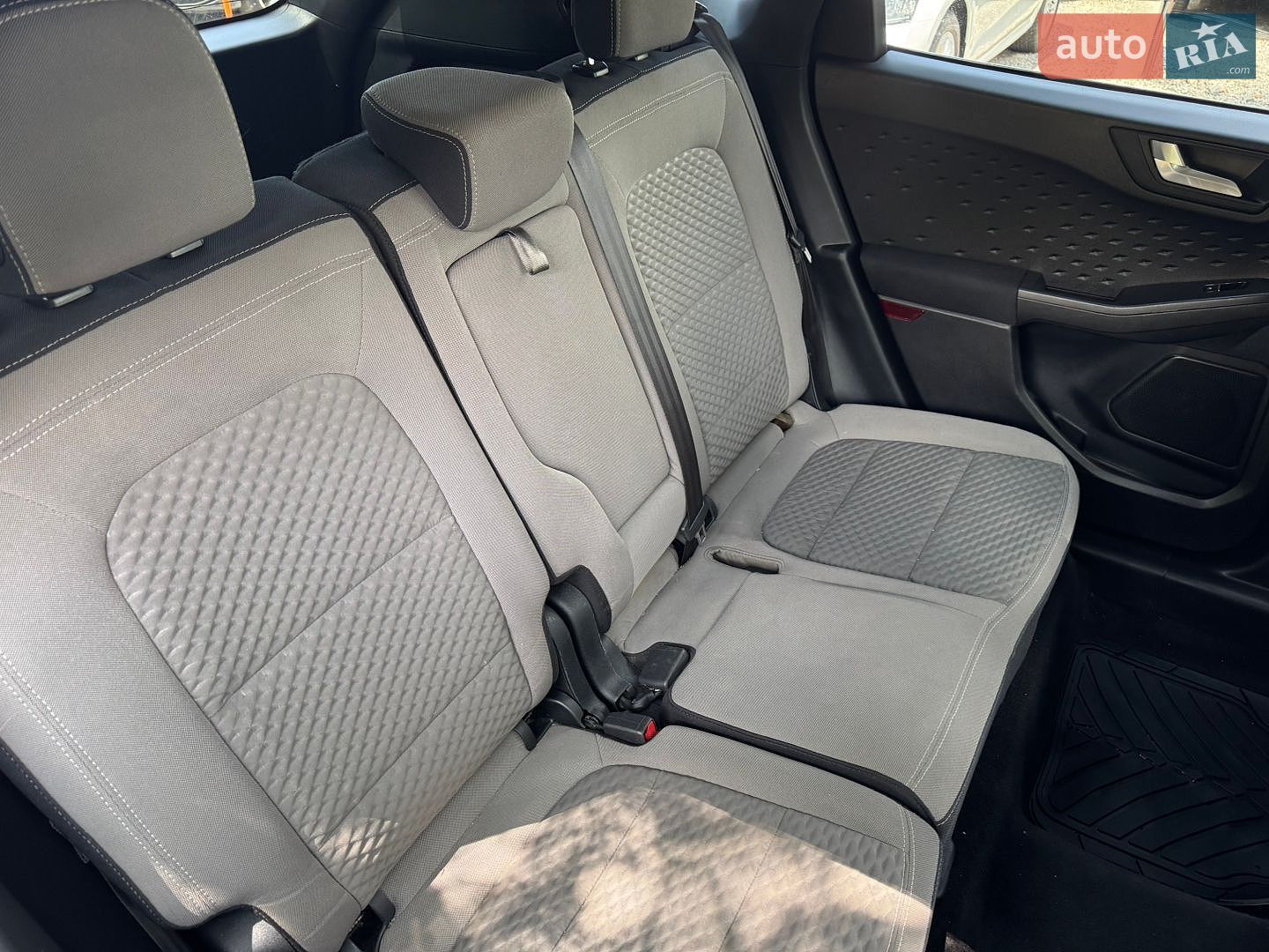 Ford Escape 2019 VIN 1FMCU0G62LUA12560 фото оголошення 36 з 51