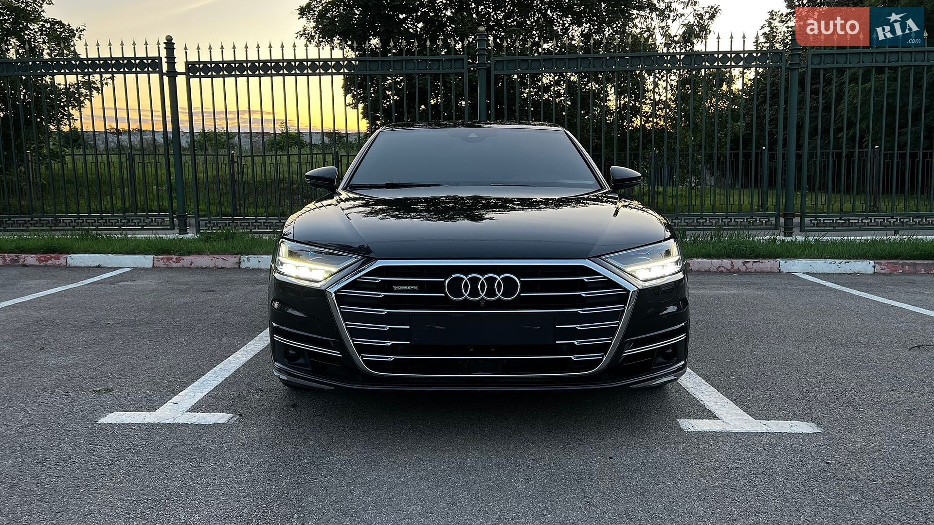 Audi A8 2018 VIN WAUZZZF84JN008392 фото оголошення 3 з 30