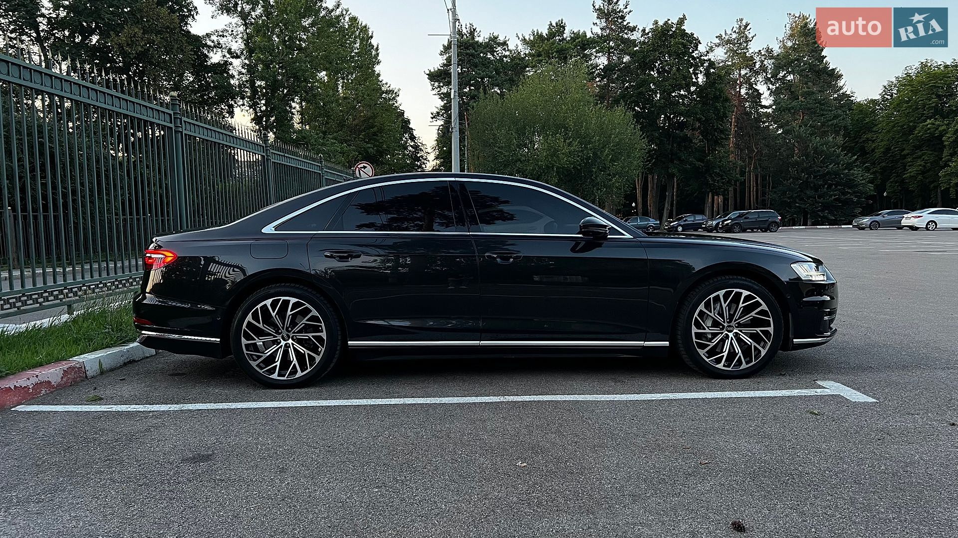 Audi A8 2018 VIN WAUZZZF84JN008392 фото оголошення 6 з 30