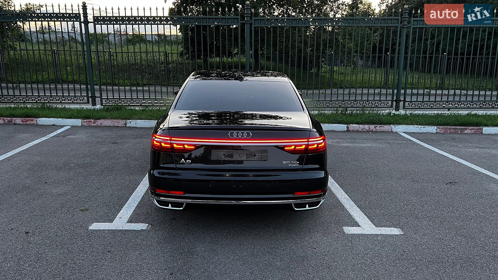 Audi A8 2018 VIN WAUZZZF84JN008392 фото оголошення 9 з 30