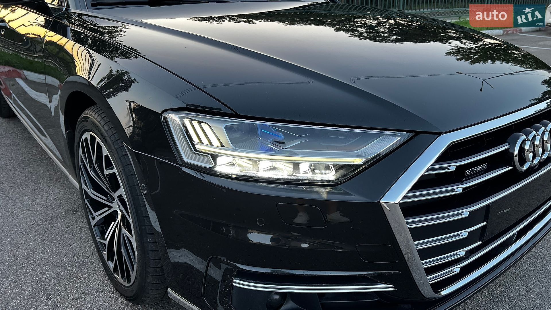 Audi A8 2018 VIN WAUZZZF84JN008392 фото оголошення 13 з 30