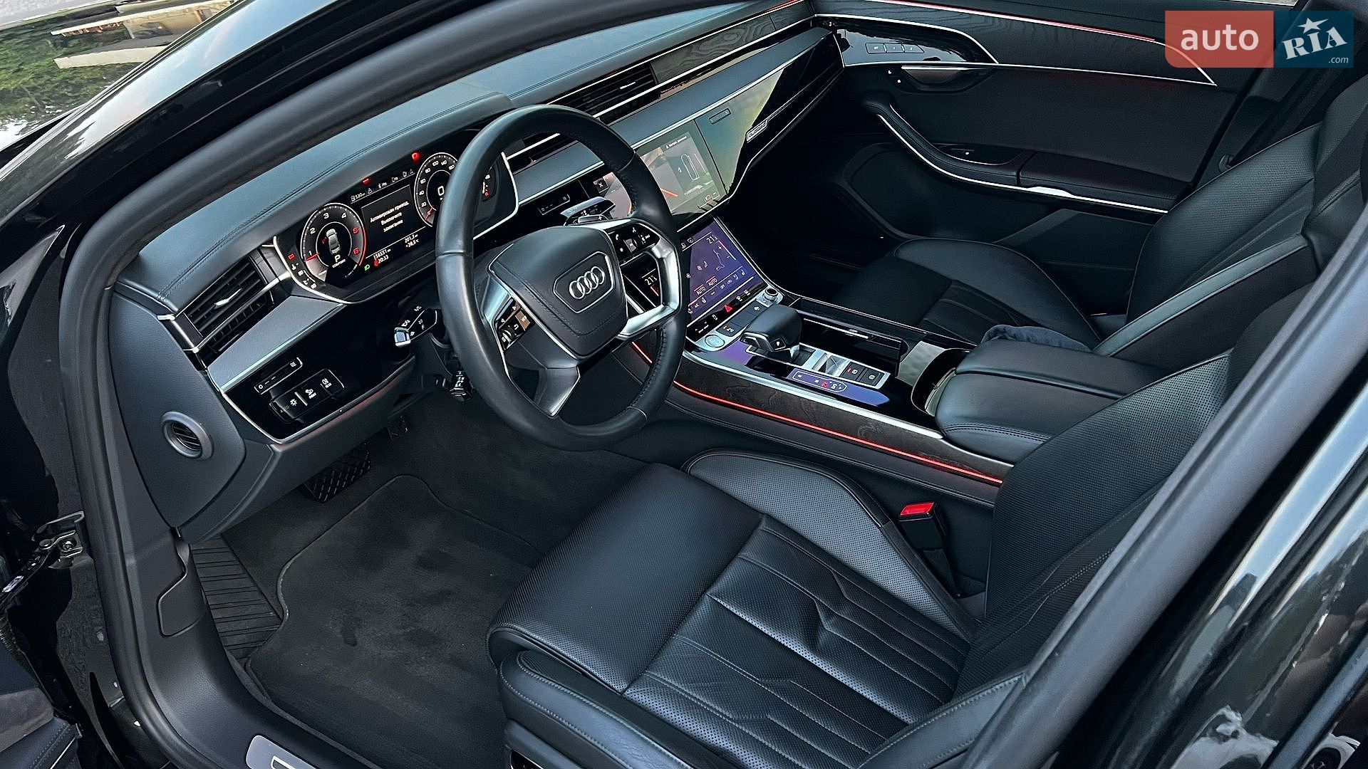 Audi A8 2018 VIN WAUZZZF84JN008392 фото оголошення 14 з 30