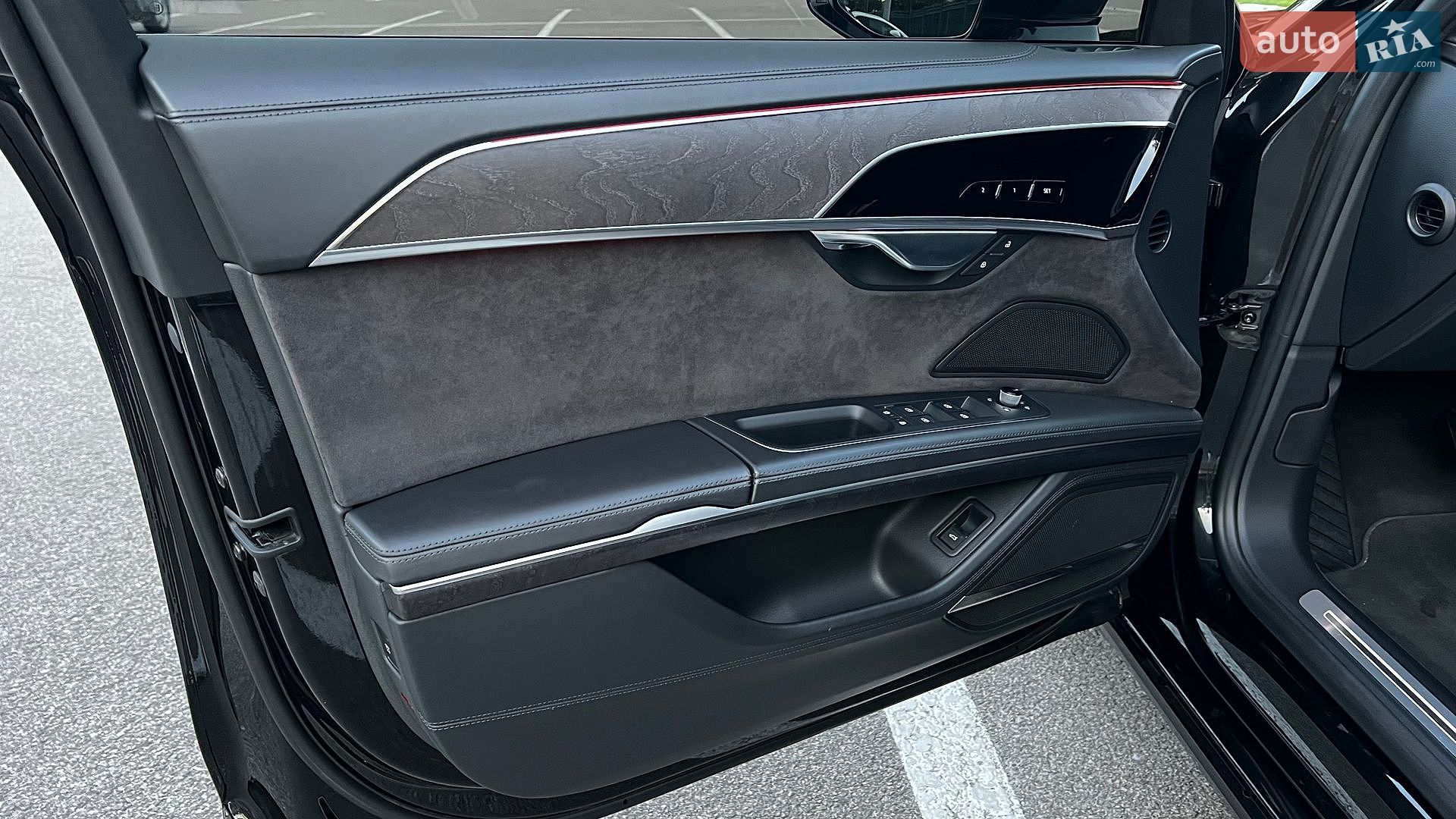 Audi A8 2018 VIN WAUZZZF84JN008392 фото оголошення 15 з 30