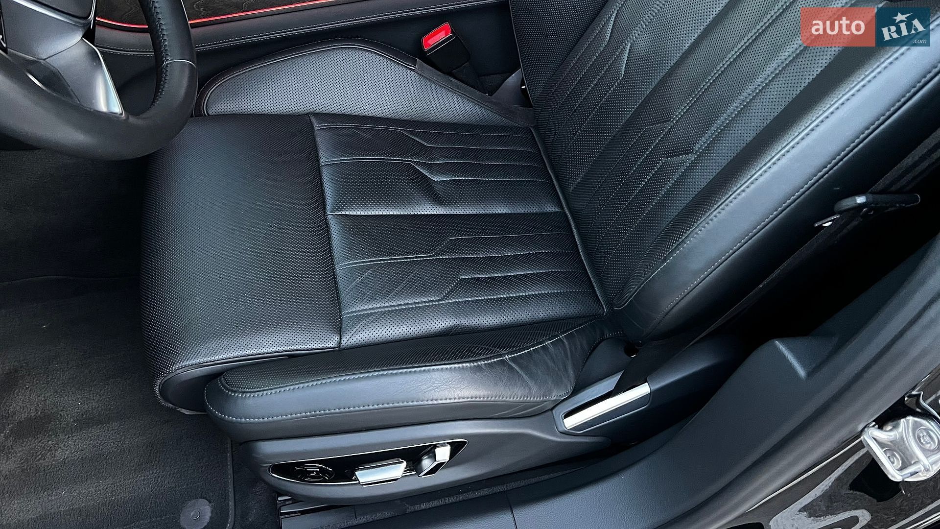 Audi A8 2018 VIN WAUZZZF84JN008392 фото оголошення 16 з 30