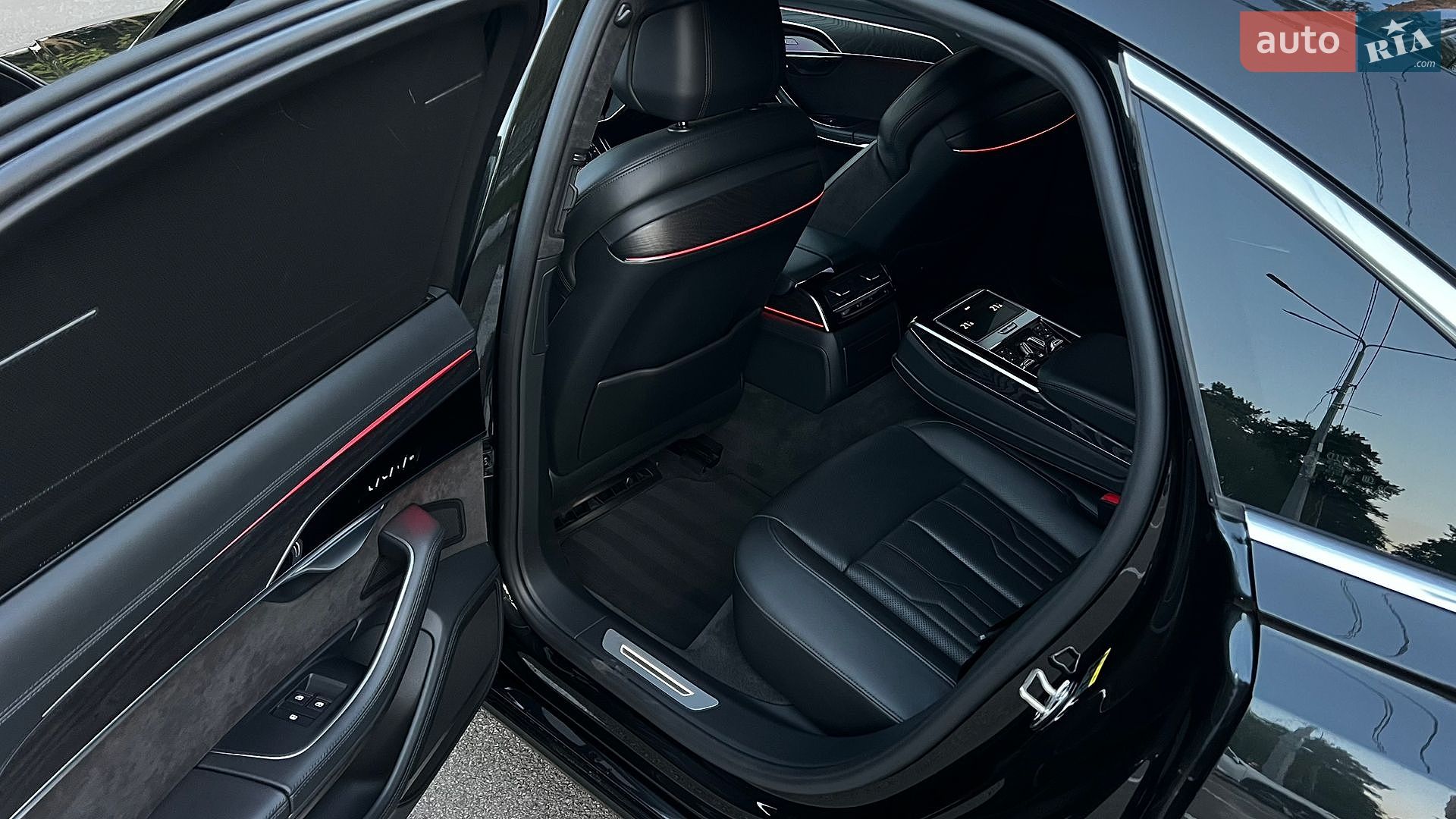 Audi A8 2018 VIN WAUZZZF84JN008392 фото оголошення 21 з 30