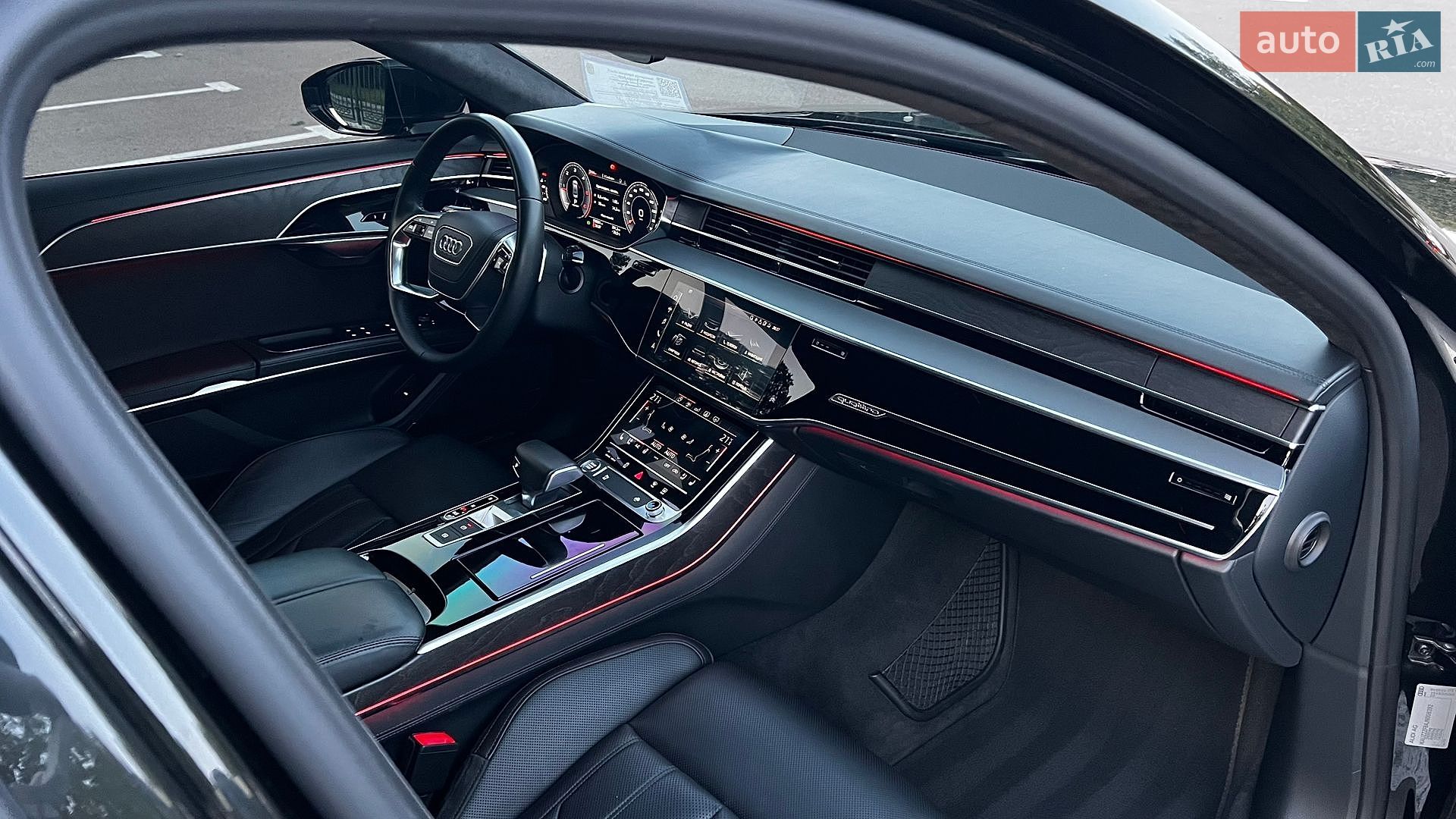 Audi A8 2018 VIN WAUZZZF84JN008392 фото оголошення 17 з 30