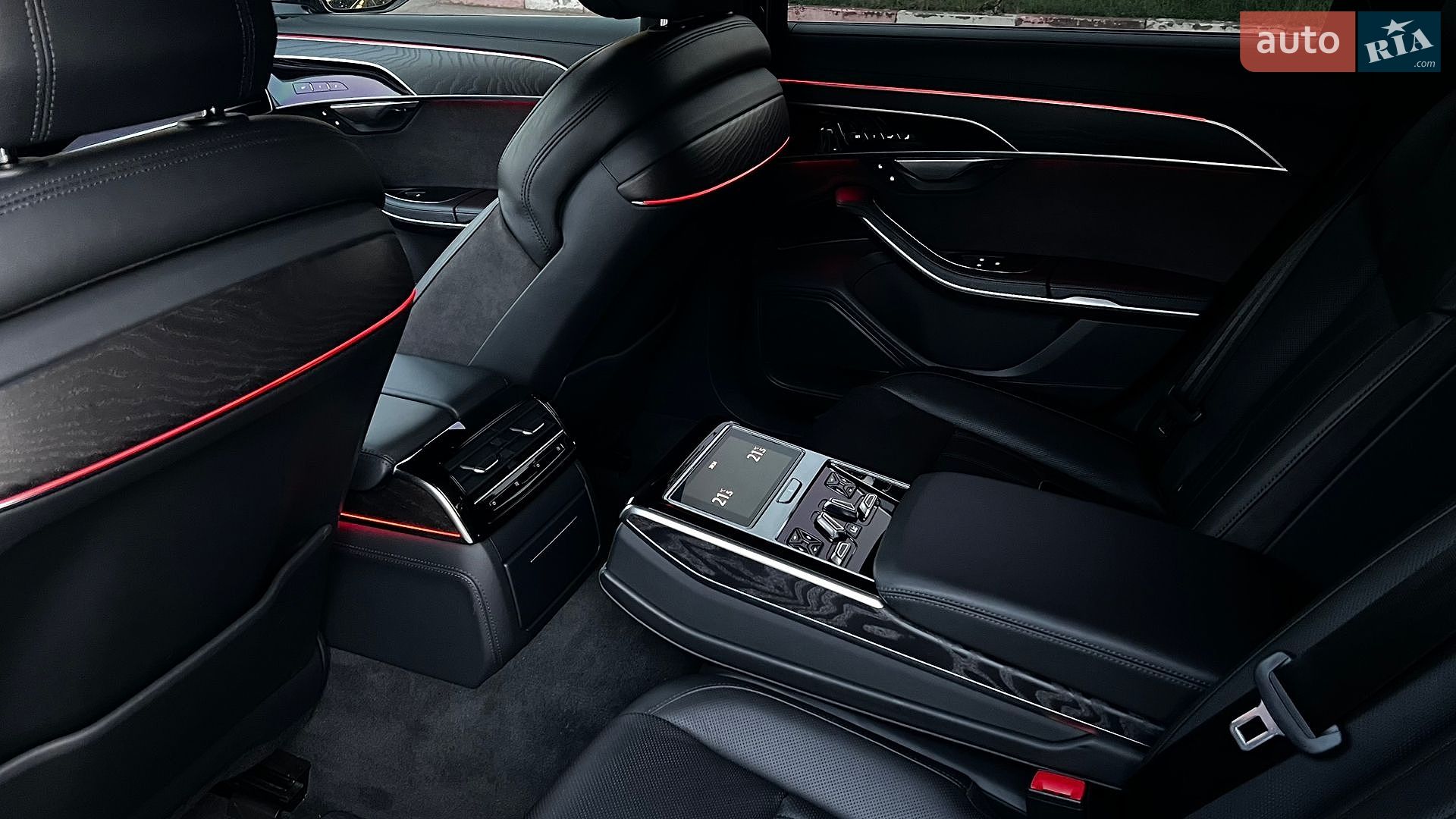 Audi A8 2018 VIN WAUZZZF84JN008392 фото оголошення 22 з 30