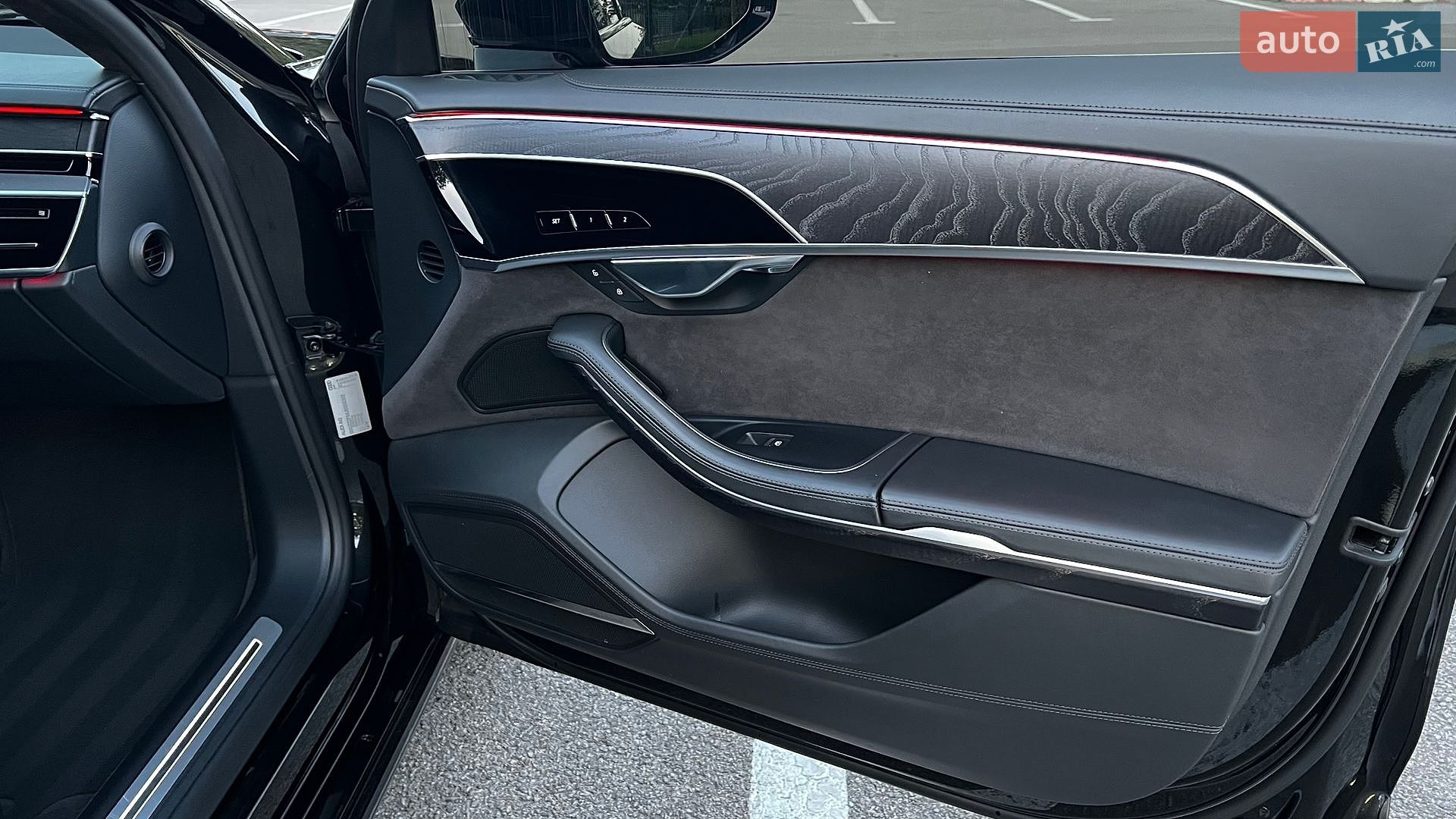 Audi A8 2018 VIN WAUZZZF84JN008392 фото оголошення 18 з 30