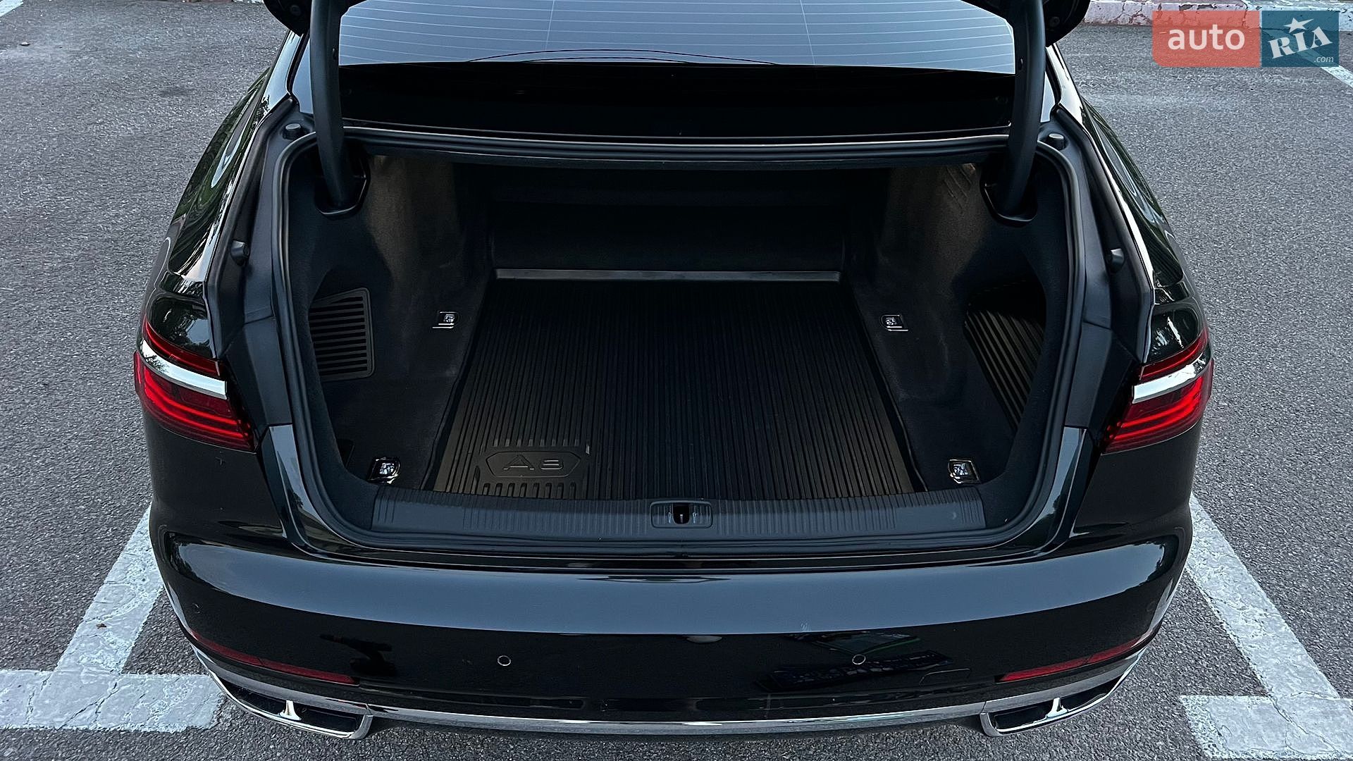 Audi A8 2018 VIN WAUZZZF84JN008392 фото оголошення 29 з 30