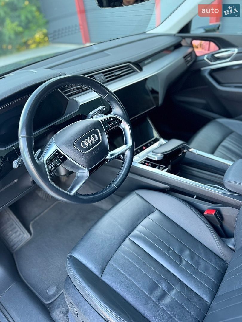 Audi e-tron 2019 VIN WAUZZZGEXLB007563 фото оголошення 11 з 20