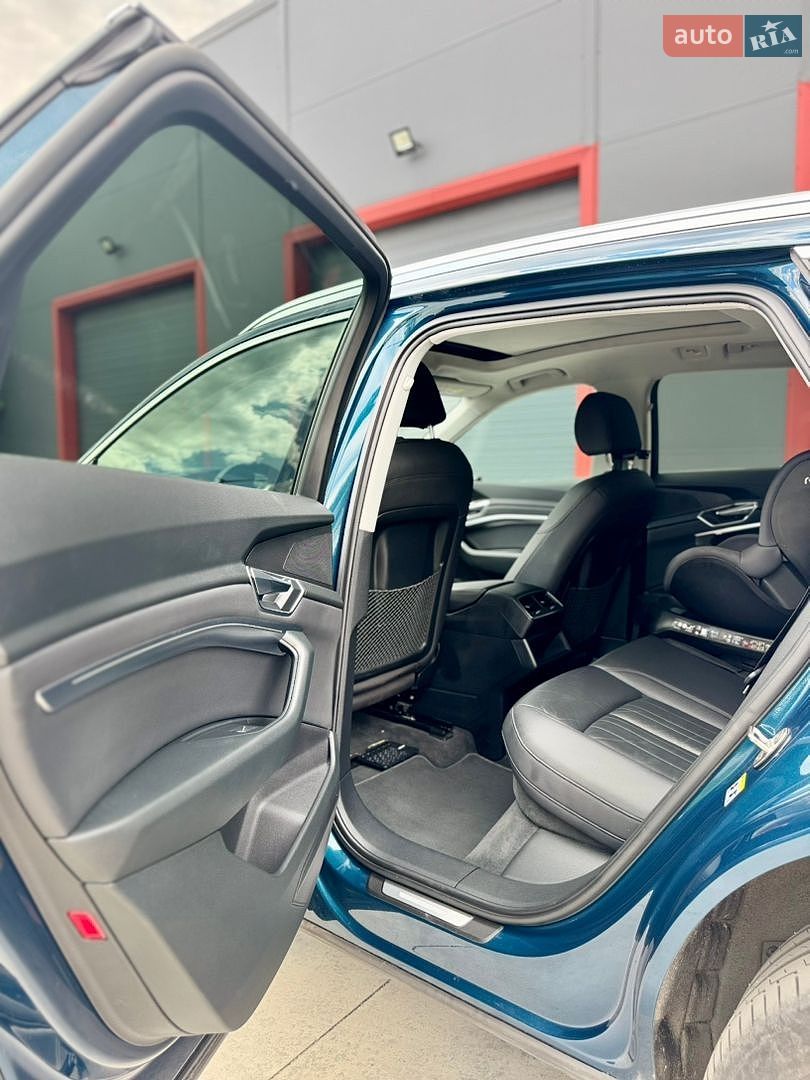 Audi e-tron 2019 VIN WAUZZZGEXLB007563 фото оголошення 17 з 20