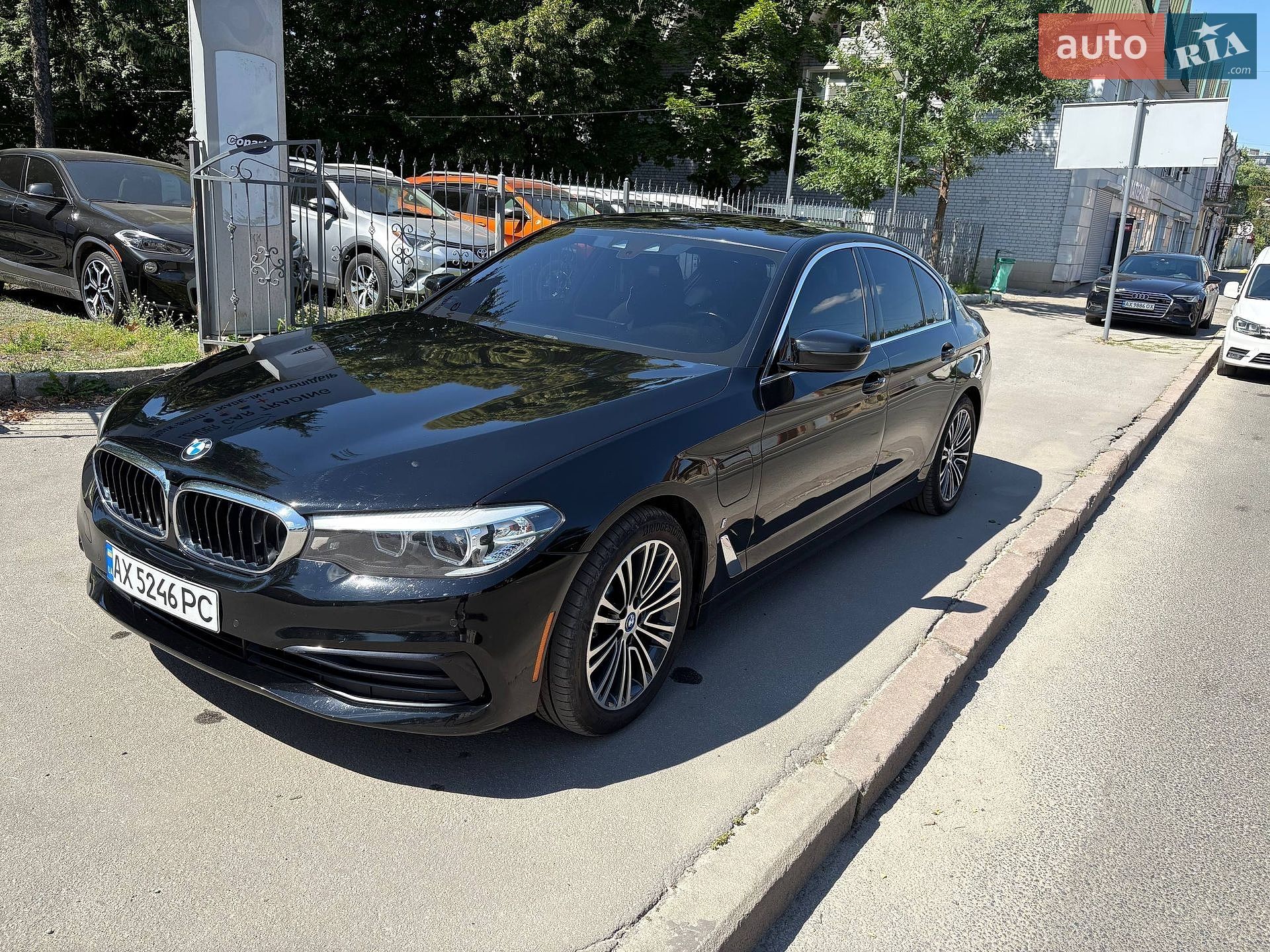 BMW 5 Series 2019 VIN WBAJA9C57KB399054 фото оголошення 2 з 20