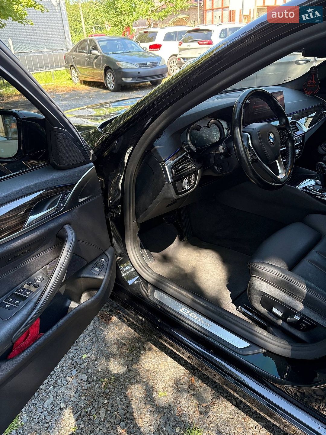 BMW 5 Series 2019 VIN WBAJA9C57KB399054 фото оголошення 16 з 20