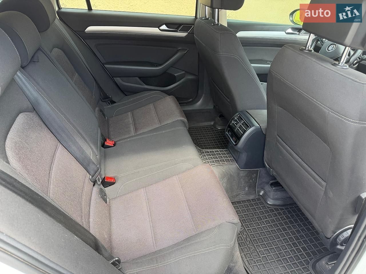 Volkswagen Passat 2015 VIN WVWZZZ3CZFE464875 фото оголошення 9 з 10