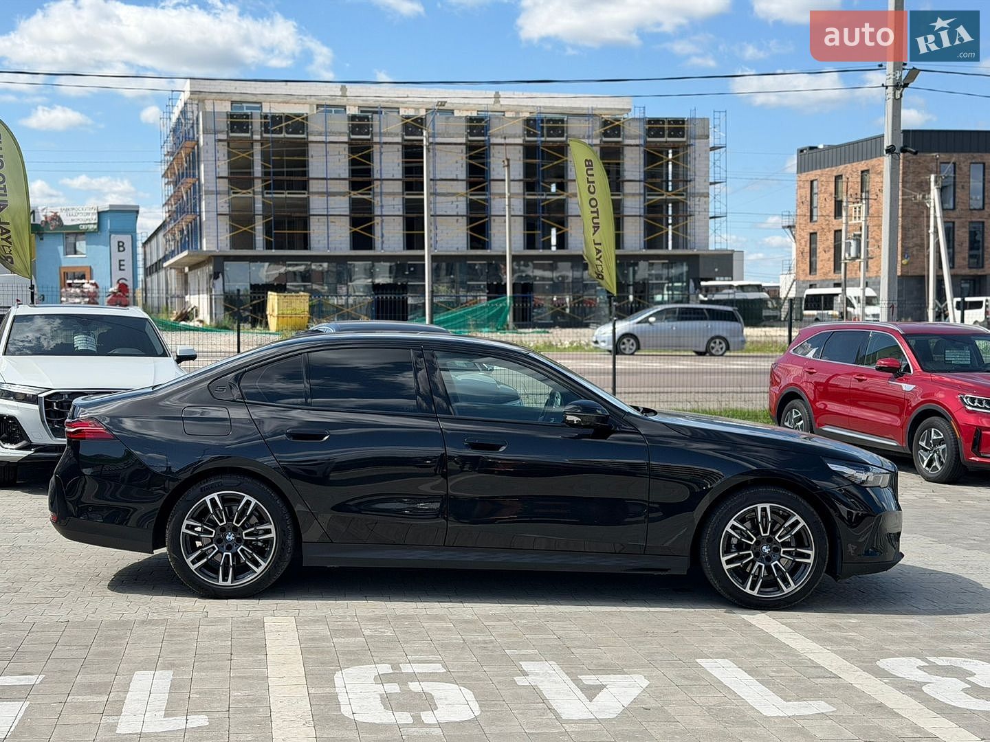 BMW 5 Series 2024 VIN WBA11FJ090CR69987 фото оголошення 4 з 34