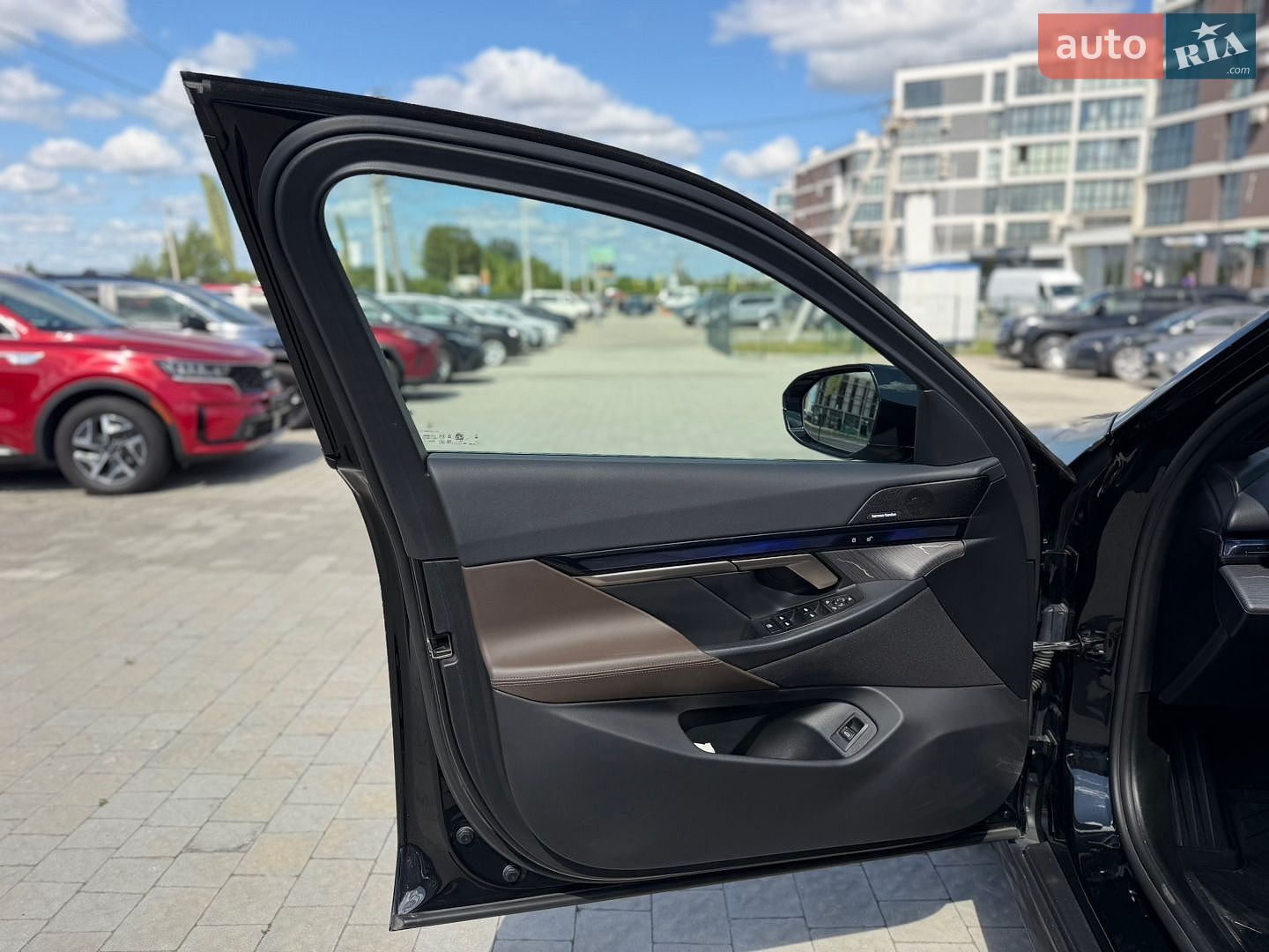 BMW 5 Series 2024 VIN WBA11FJ090CR69987 фото оголошення 19 з 34