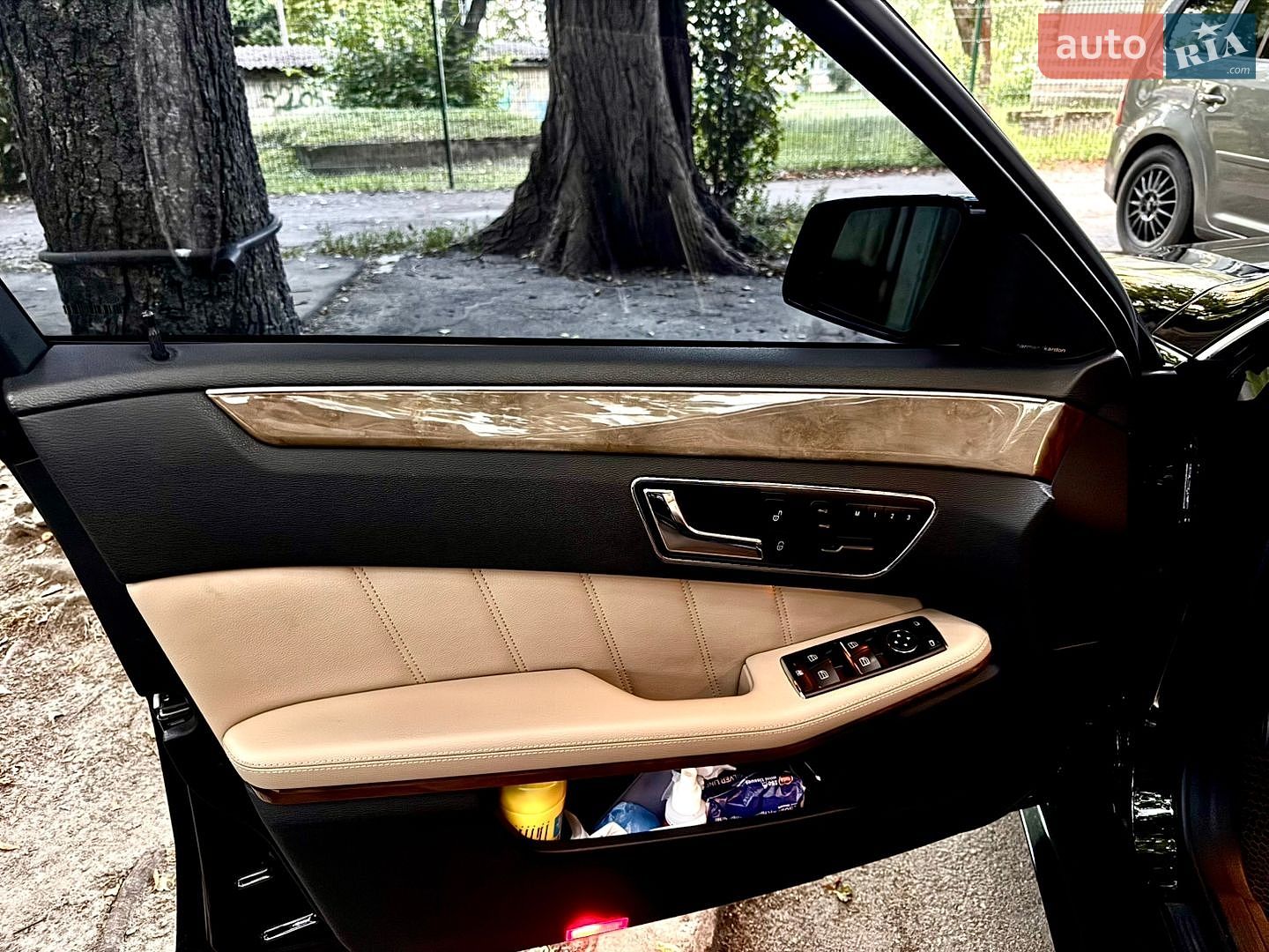 Mercedes-Benz E-Class 2010 VIN WDDHF8HB3AA233426 фото оголошення 9 з 16