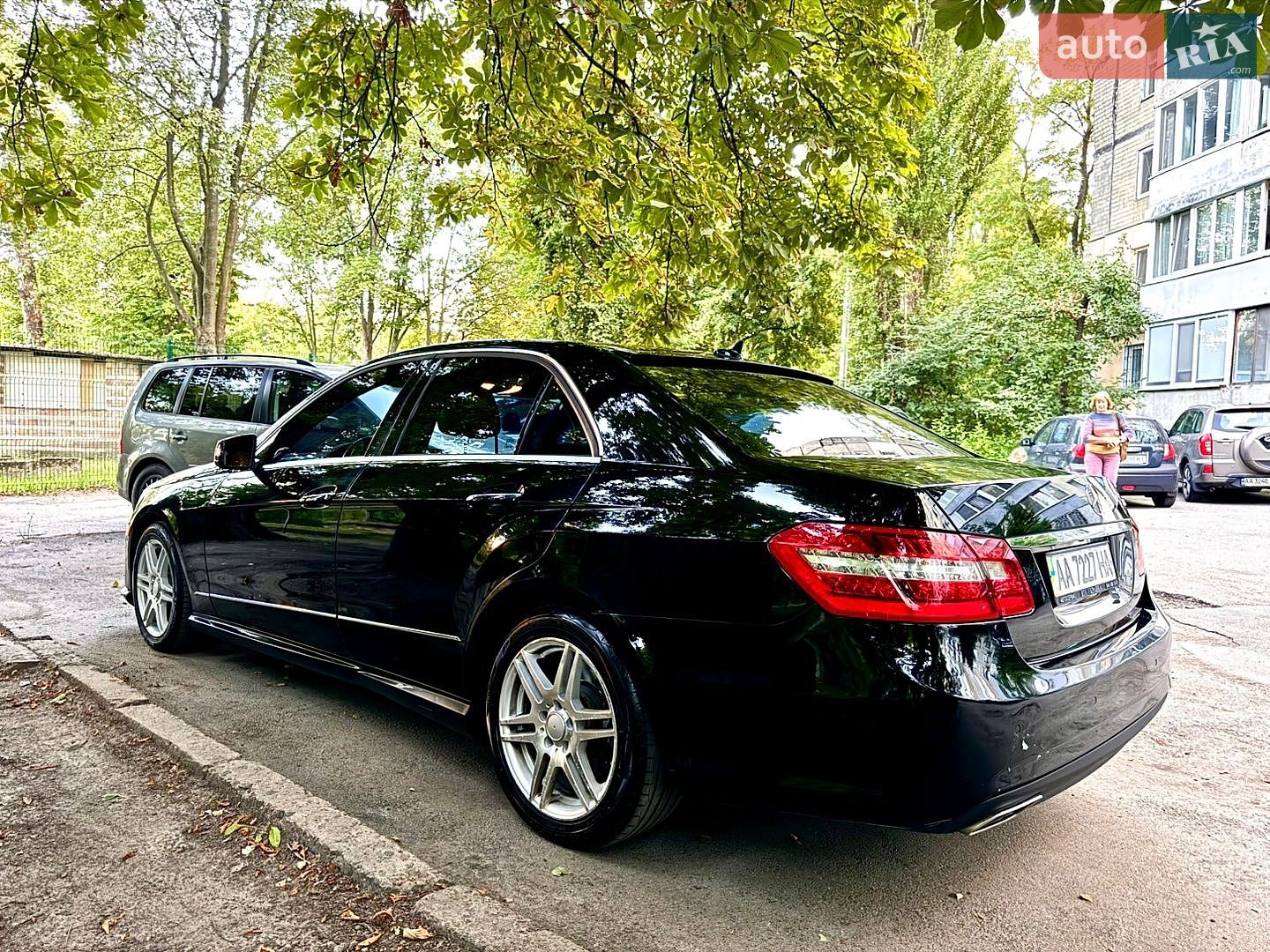 Mercedes-Benz E-Class 2010 VIN WDDHF8HB3AA233426 фото оголошення 3 з 16