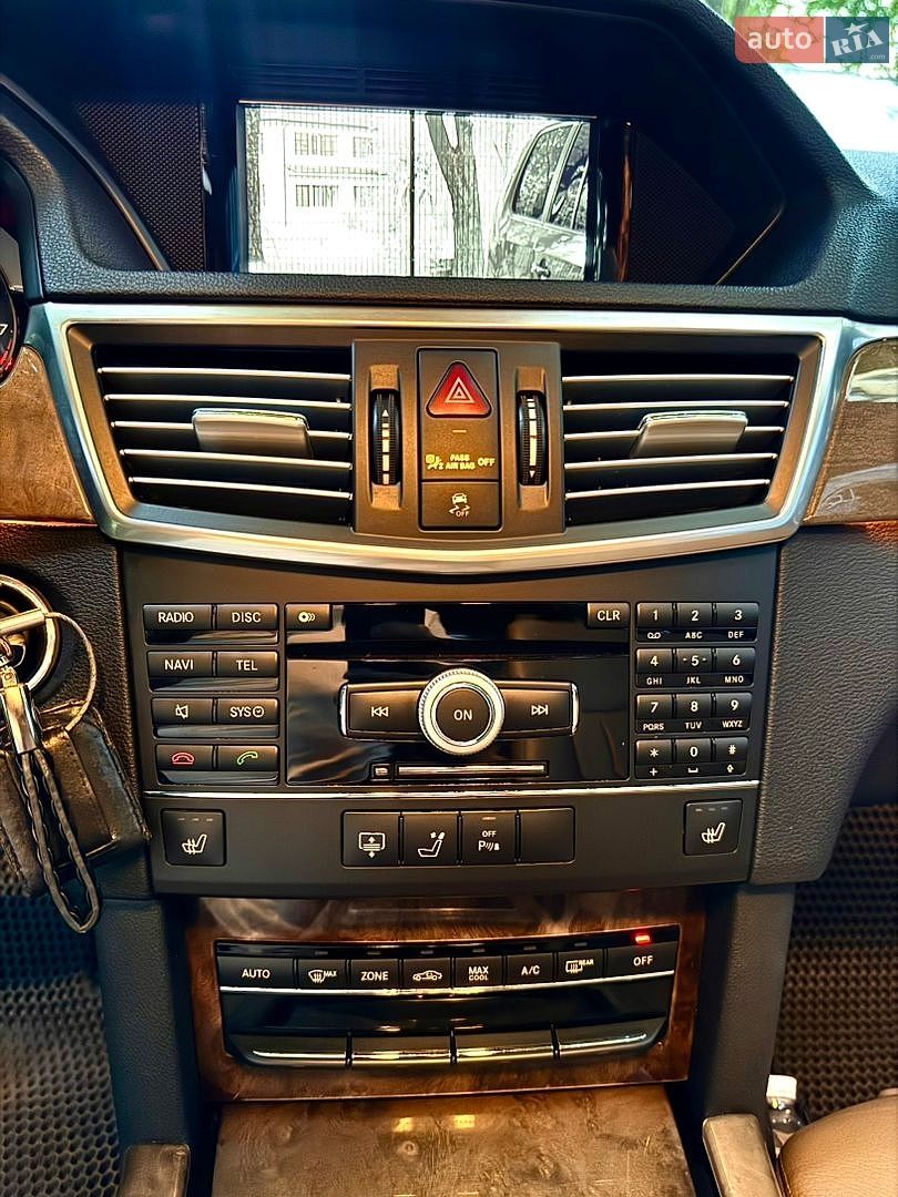 Mercedes-Benz E-Class 2010 VIN WDDHF8HB3AA233426 фото оголошення 13 з 16