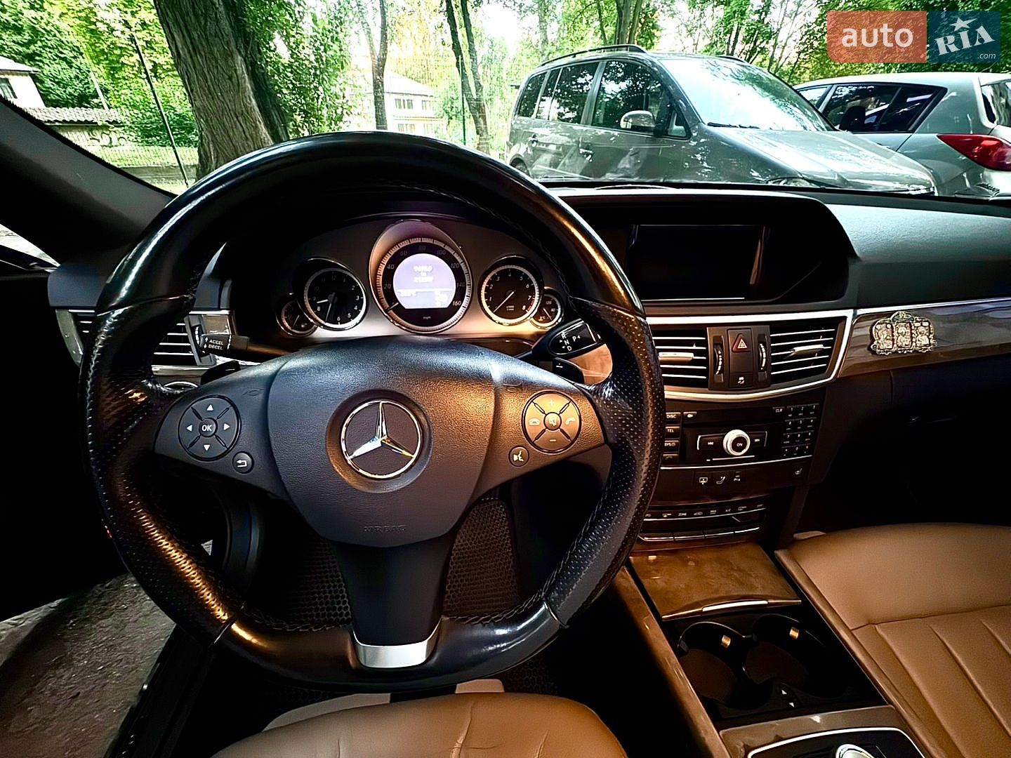 Mercedes-Benz E-Class 2010 VIN WDDHF8HB3AA233426 фото оголошення 12 з 16