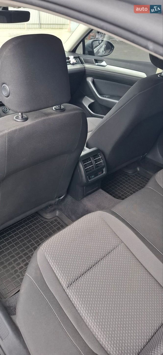 Volkswagen Passat 2018 VIN WVWZZZ3CZKE040656 фото оголошення 14 з 20