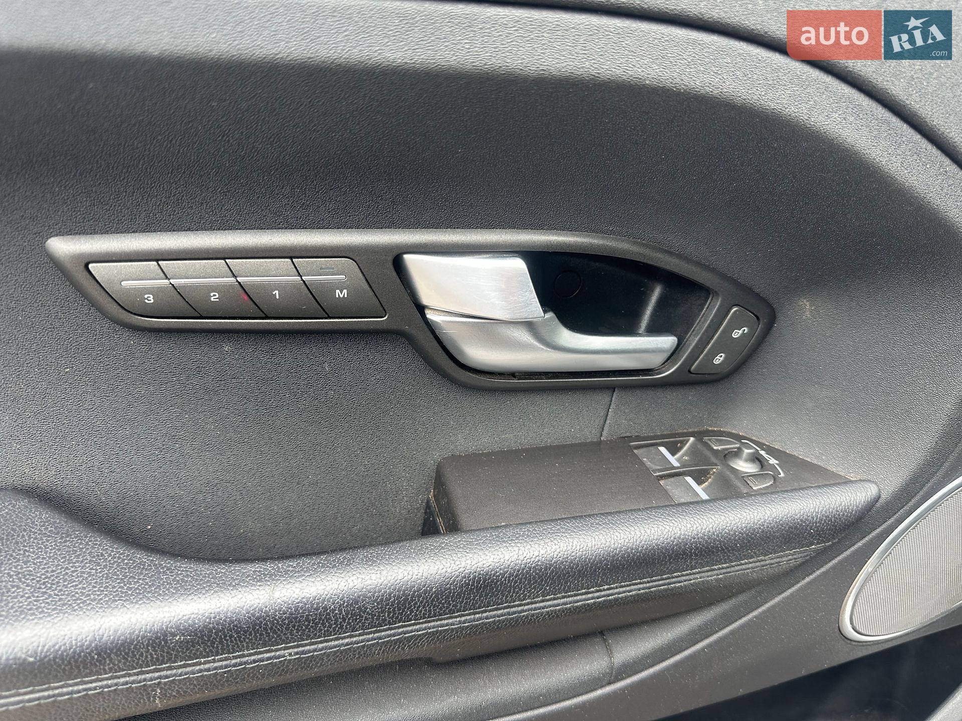 Land Rover Range Rover Evoque 2015 VIN SALVP1BGXFH050411 фото оголошення 16 з 24