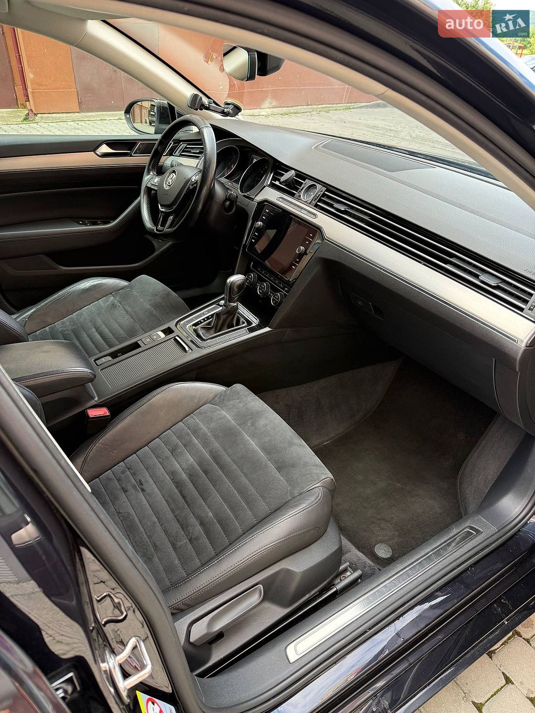 Volkswagen Passat 2017 VIN WVWZZZ3CZJE045314 фото оголошення 17 з 32