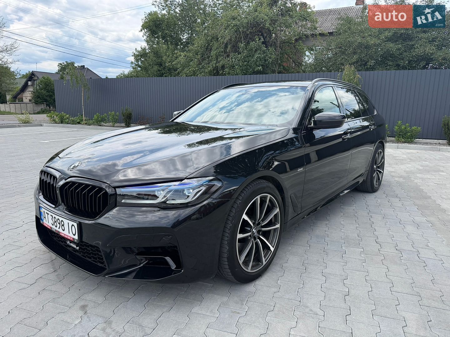 BMW 5 Series 2017 VIN WBAJN51030G973654 фото оголошення 3 з 48
