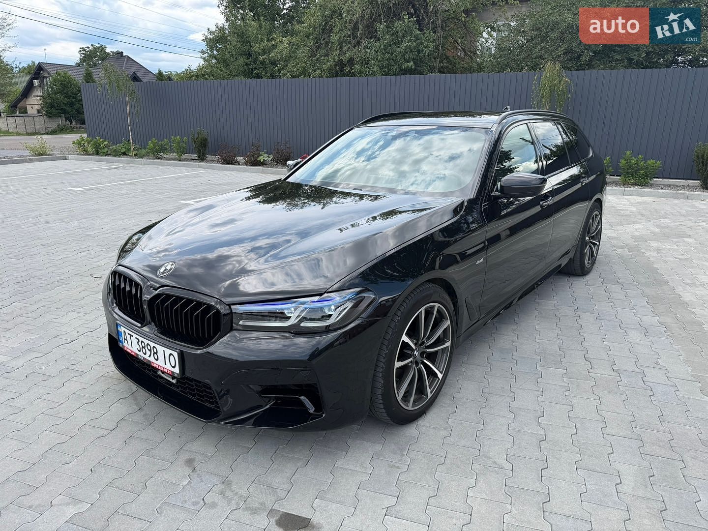 BMW 5 Series 2017 VIN WBAJN51030G973654 фото оголошення 2 з 48