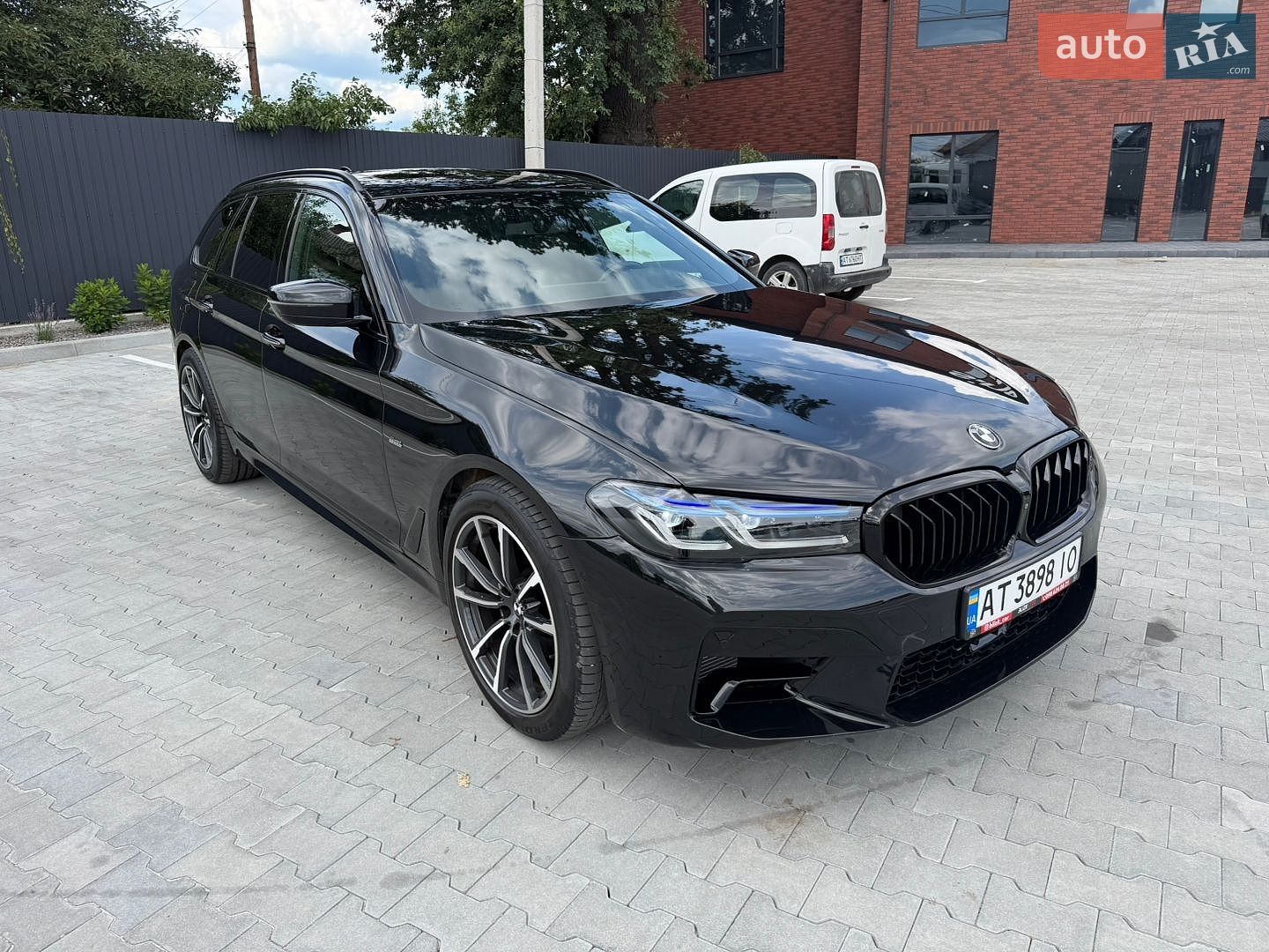 BMW 5 Series 2017 VIN WBAJN51030G973654 фото оголошення 7 з 48