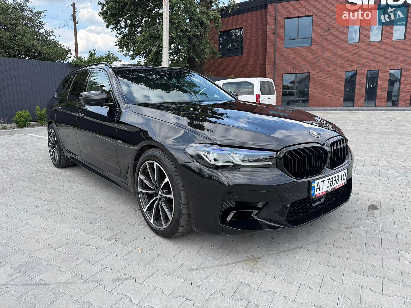 BMW 5 Series 2017 VIN WBAJN51030G973654 фото оголошення 6 з 48