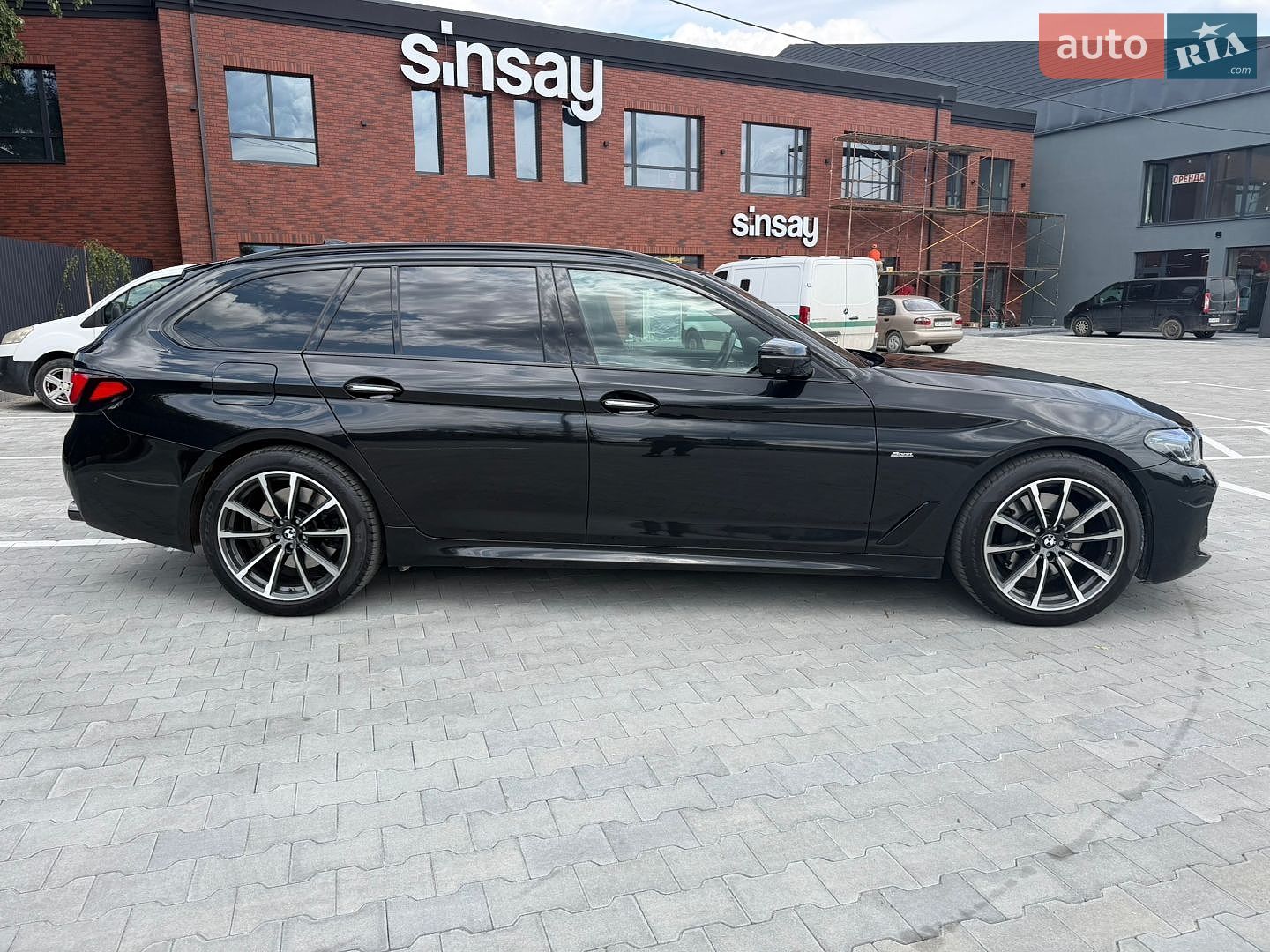 BMW 5 Series 2017 VIN WBAJN51030G973654 фото оголошення 9 з 48