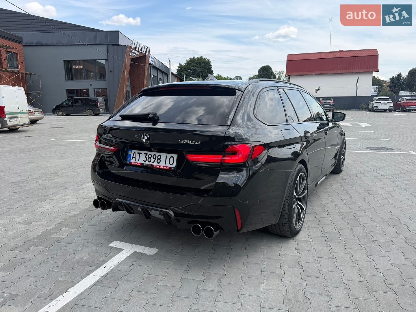 BMW 5 Series 2017 VIN WBAJN51030G973654 фото оголошення 11 з 48