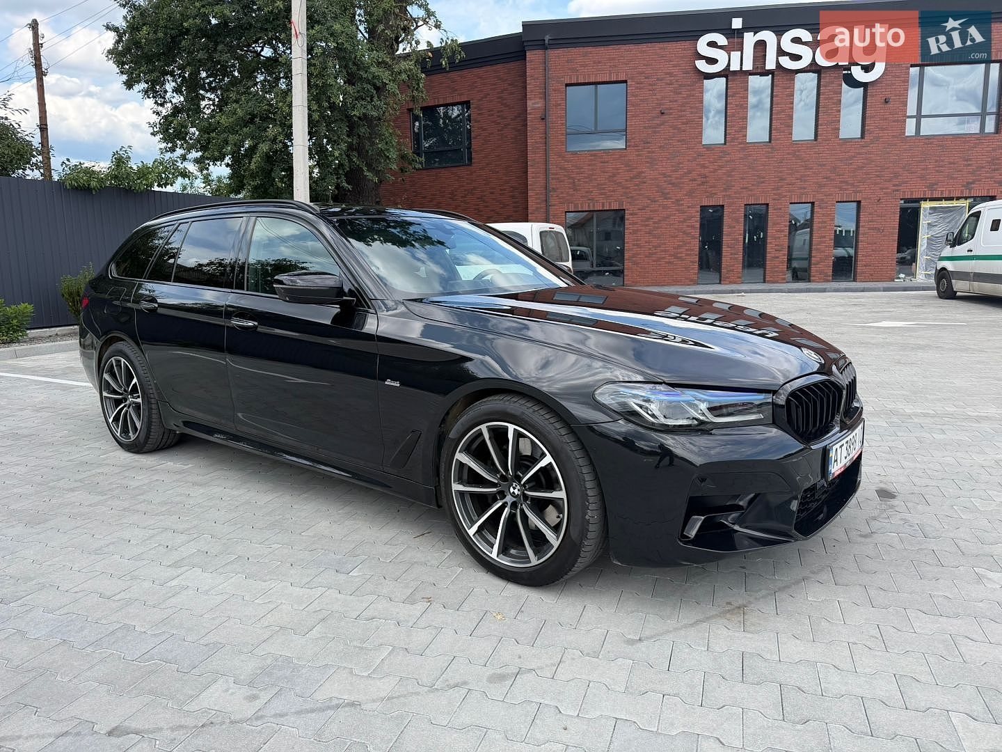 BMW 5 Series 2017 VIN WBAJN51030G973654 фото оголошення 8 з 48