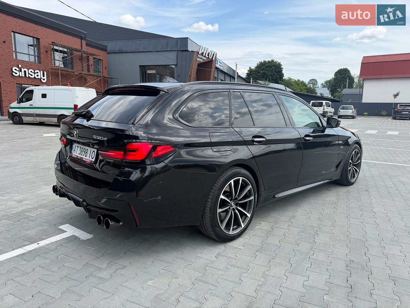 BMW 5 Series 2017 VIN WBAJN51030G973654 фото оголошення 10 з 48