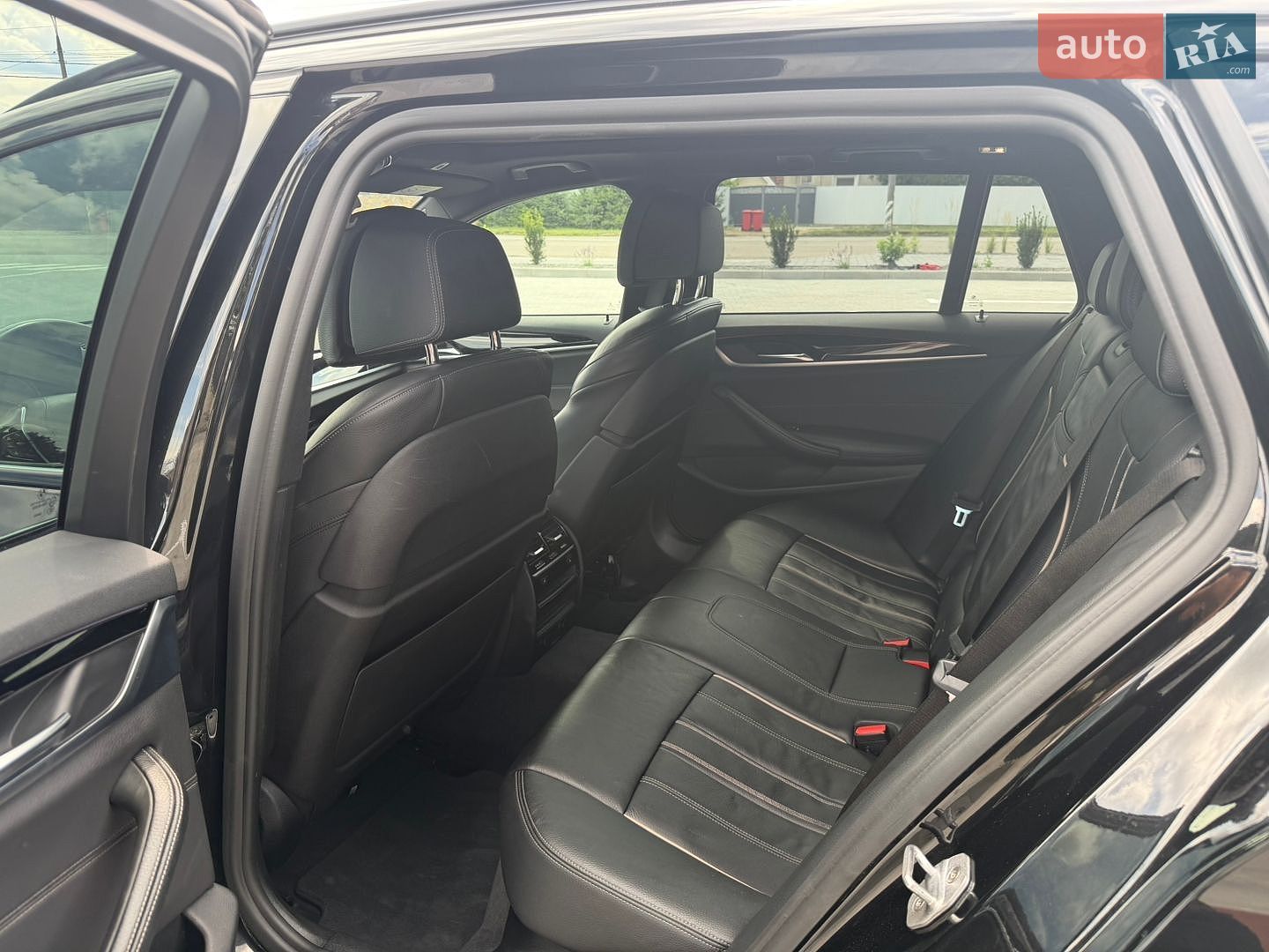 BMW 5 Series 2017 VIN WBAJN51030G973654 фото оголошення 31 з 48