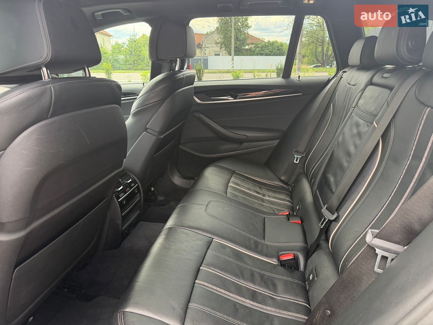 BMW 5 Series 2017 VIN WBAJN51030G973654 фото оголошення 32 з 48