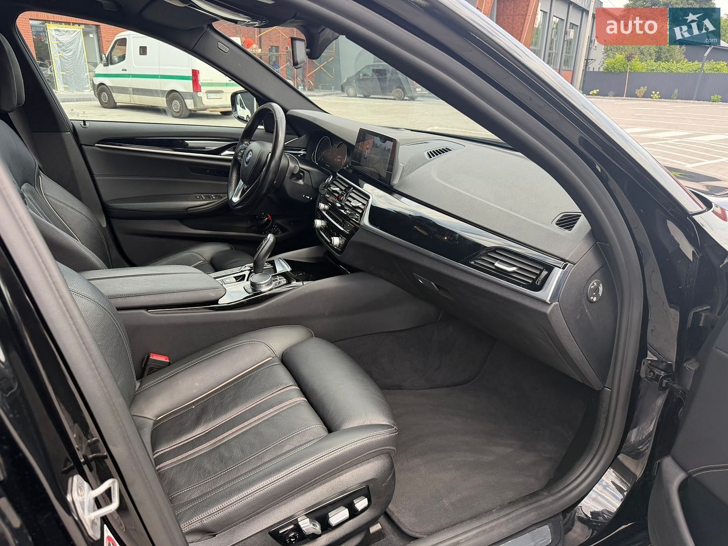 BMW 5 Series 2017 VIN WBAJN51030G973654 фото оголошення 40 з 48