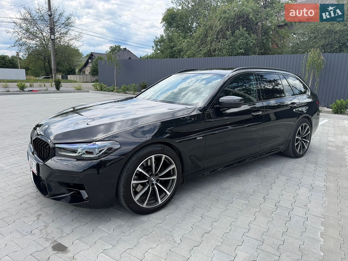 BMW 5 Series 2017 VIN WBAJN51030G973654 фото оголошення 17 з 48
