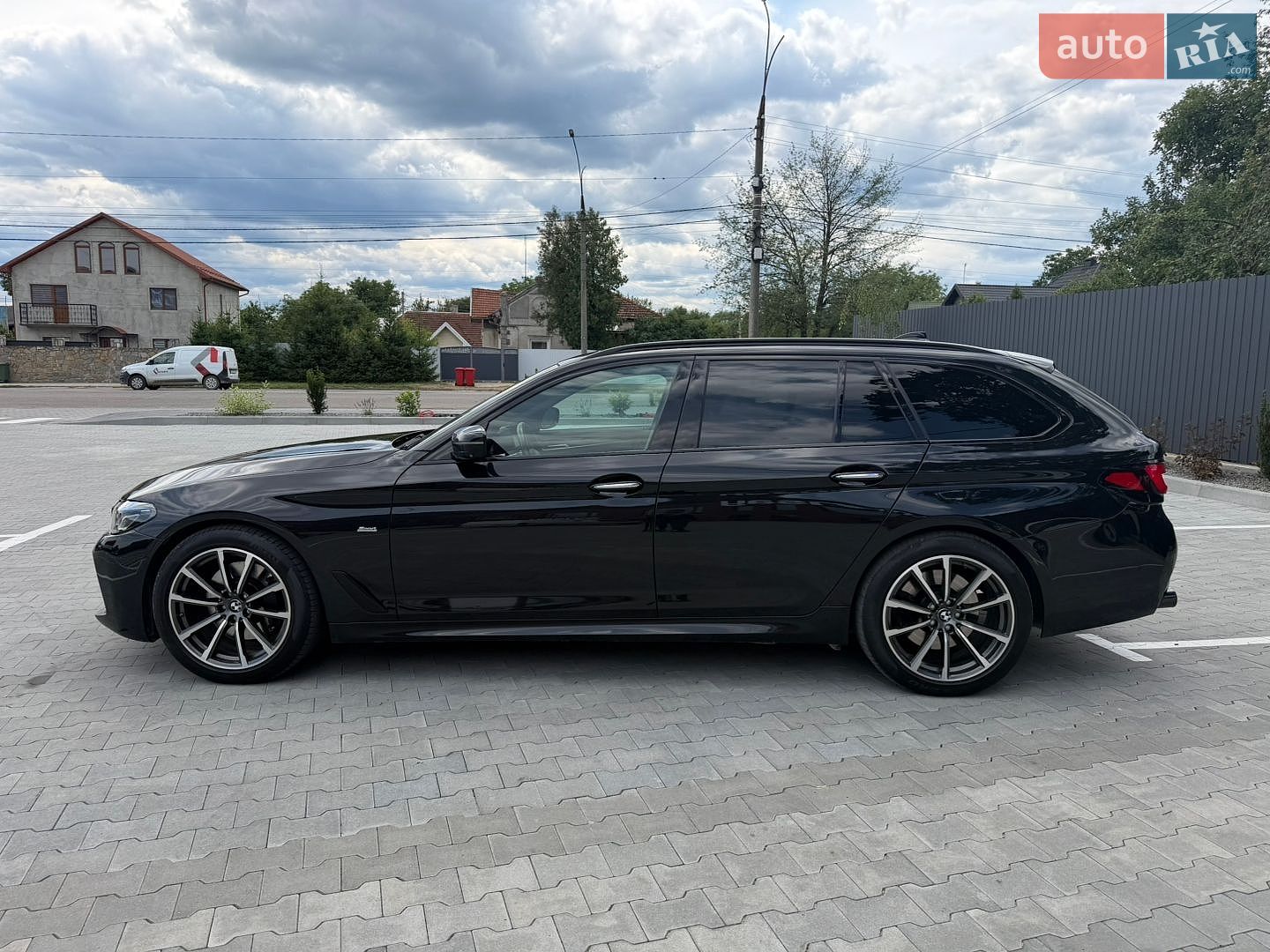 BMW 5 Series 2017 VIN WBAJN51030G973654 фото оголошення 16 з 48