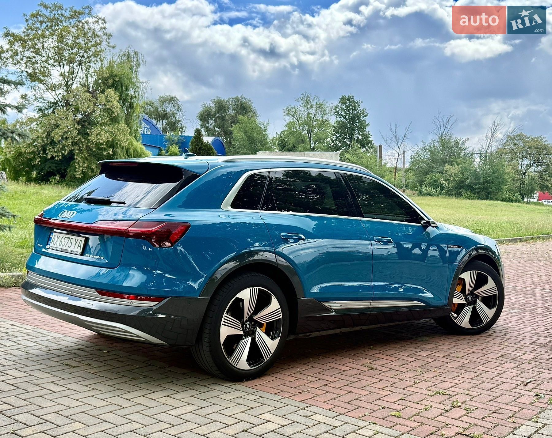 Audi e-tron 2019 VIN WAUZZZGE5KB005038 фото оголошення 6 з 58