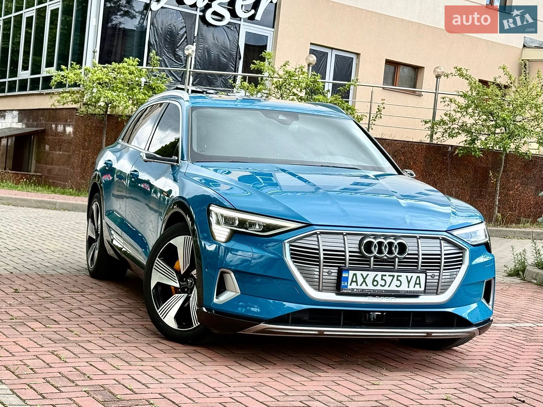 Audi e-tron 2019 VIN WAUZZZGE5KB005038 фото оголошення 11 з 58